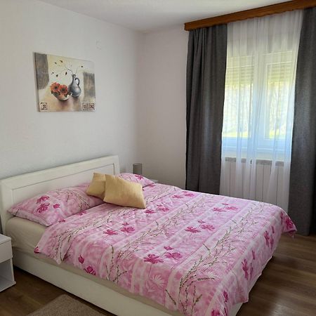 Apartman Rukavina Licko Petrovo Selo Екстер'єр фото