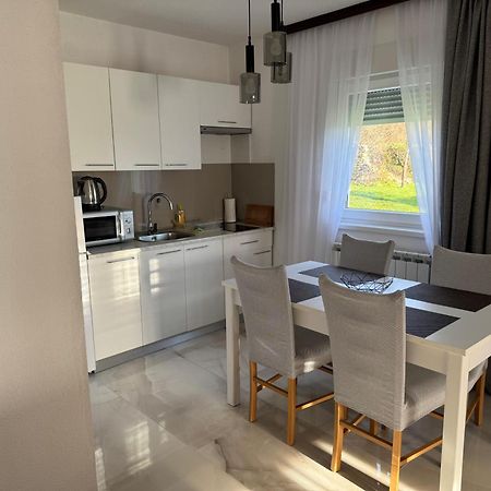 Apartman Rukavina Licko Petrovo Selo Екстер'єр фото