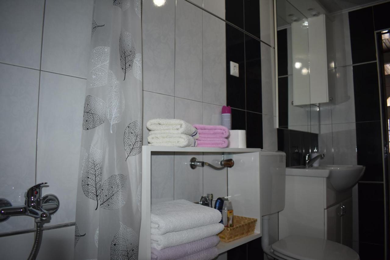 Apartman Rukavina Licko Petrovo Selo Екстер'єр фото
