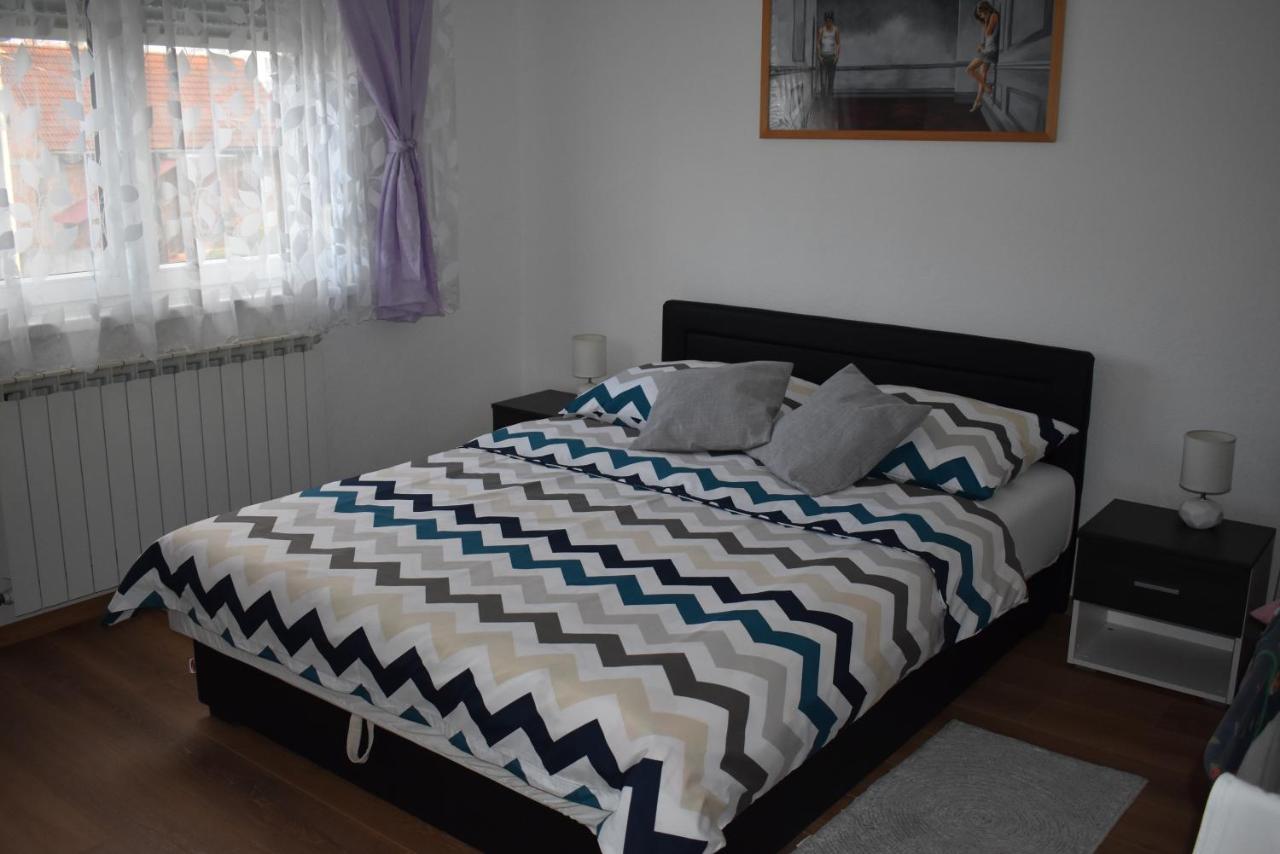 Apartman Rukavina Licko Petrovo Selo Екстер'єр фото