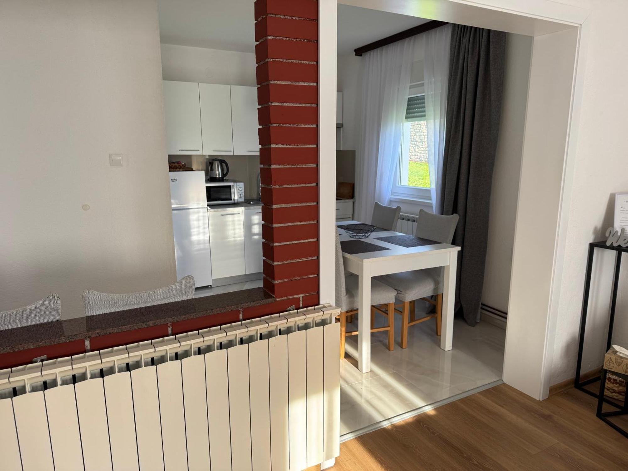 Apartman Rukavina Licko Petrovo Selo Екстер'єр фото