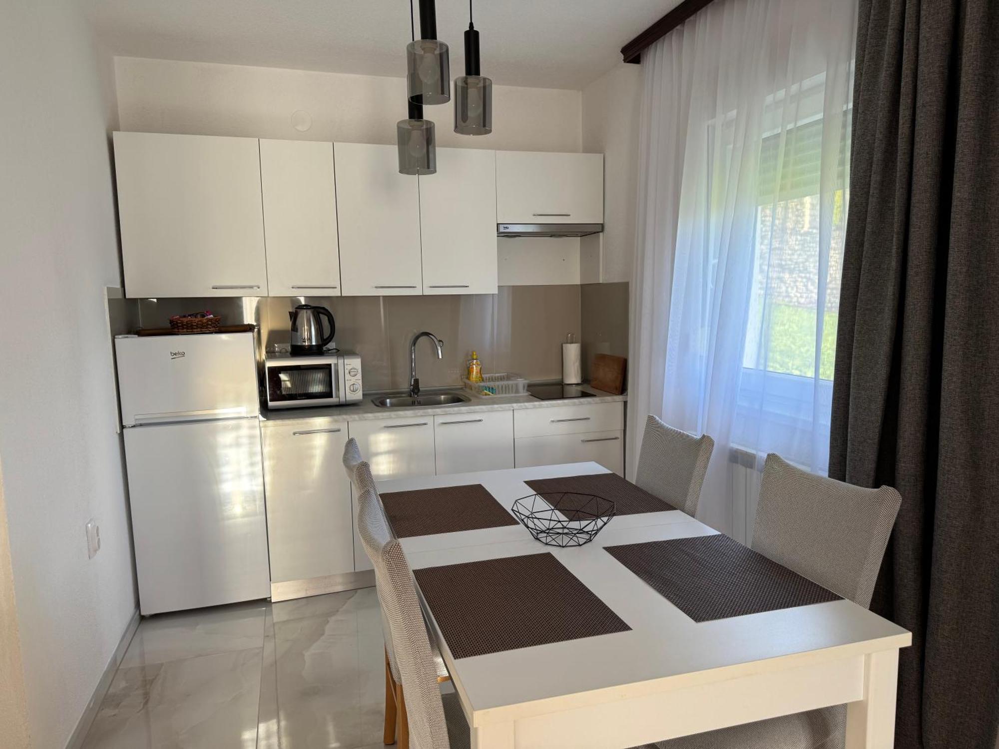 Apartman Rukavina Licko Petrovo Selo Екстер'єр фото