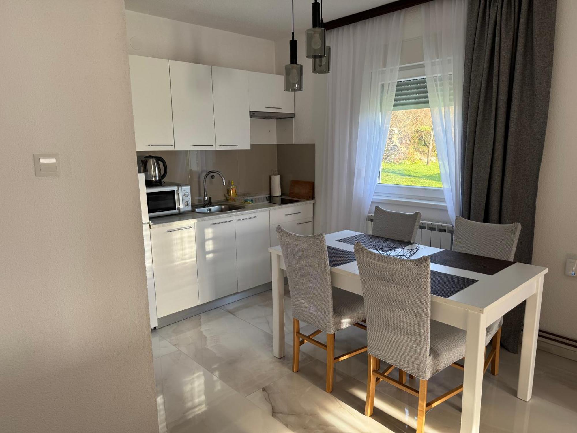 Apartman Rukavina Licko Petrovo Selo Екстер'єр фото