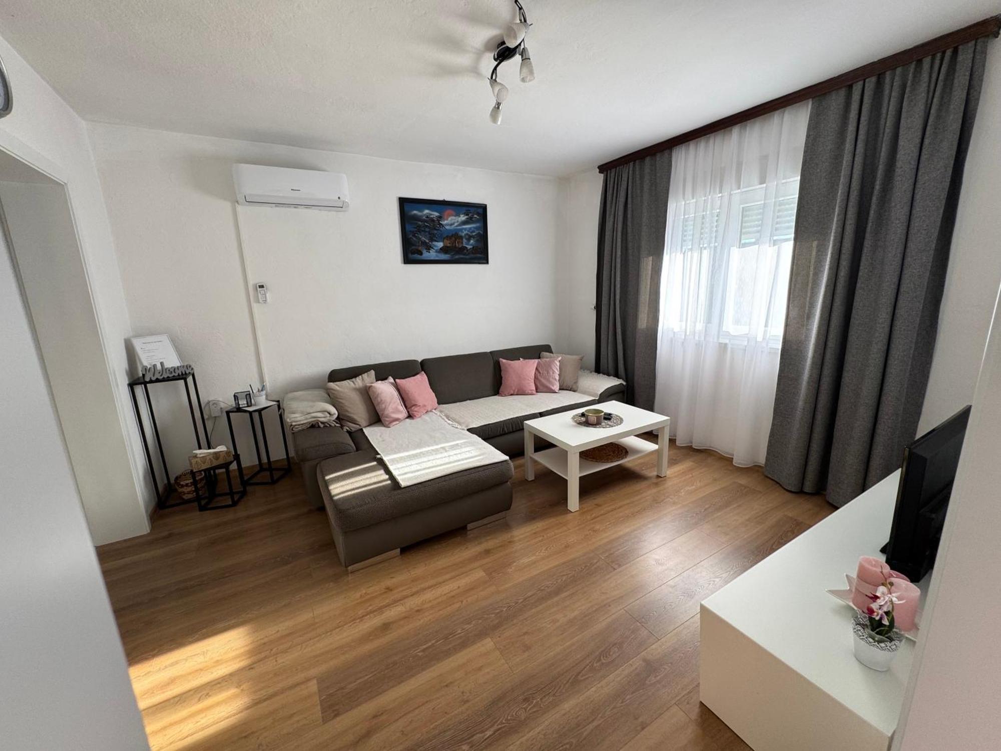 Apartman Rukavina Licko Petrovo Selo Екстер'єр фото